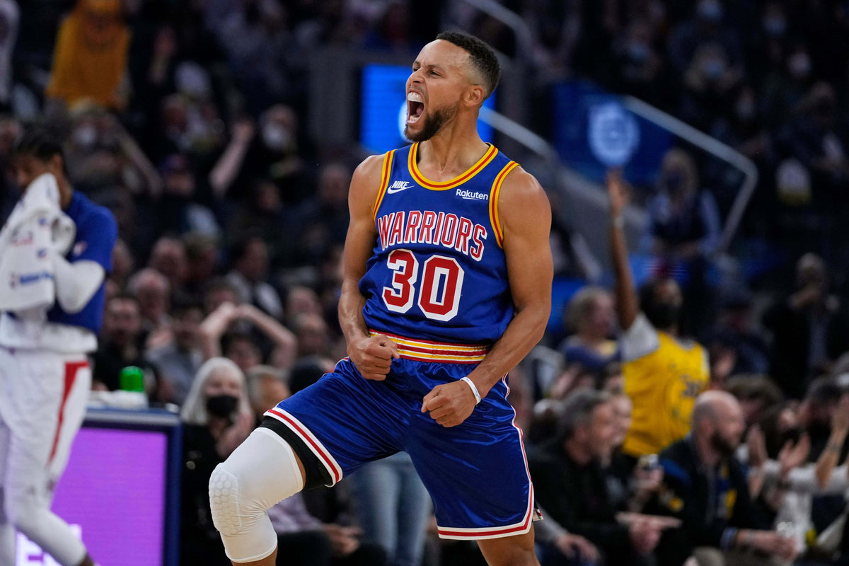 Stephen Curry celebrating