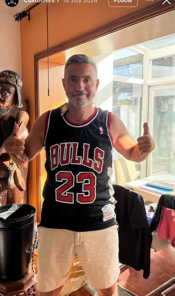 Customer wearing a Chicago Bulls Michael Jordan jersey