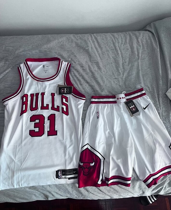Customer photo of a Chicago Bulls jersey and shorts